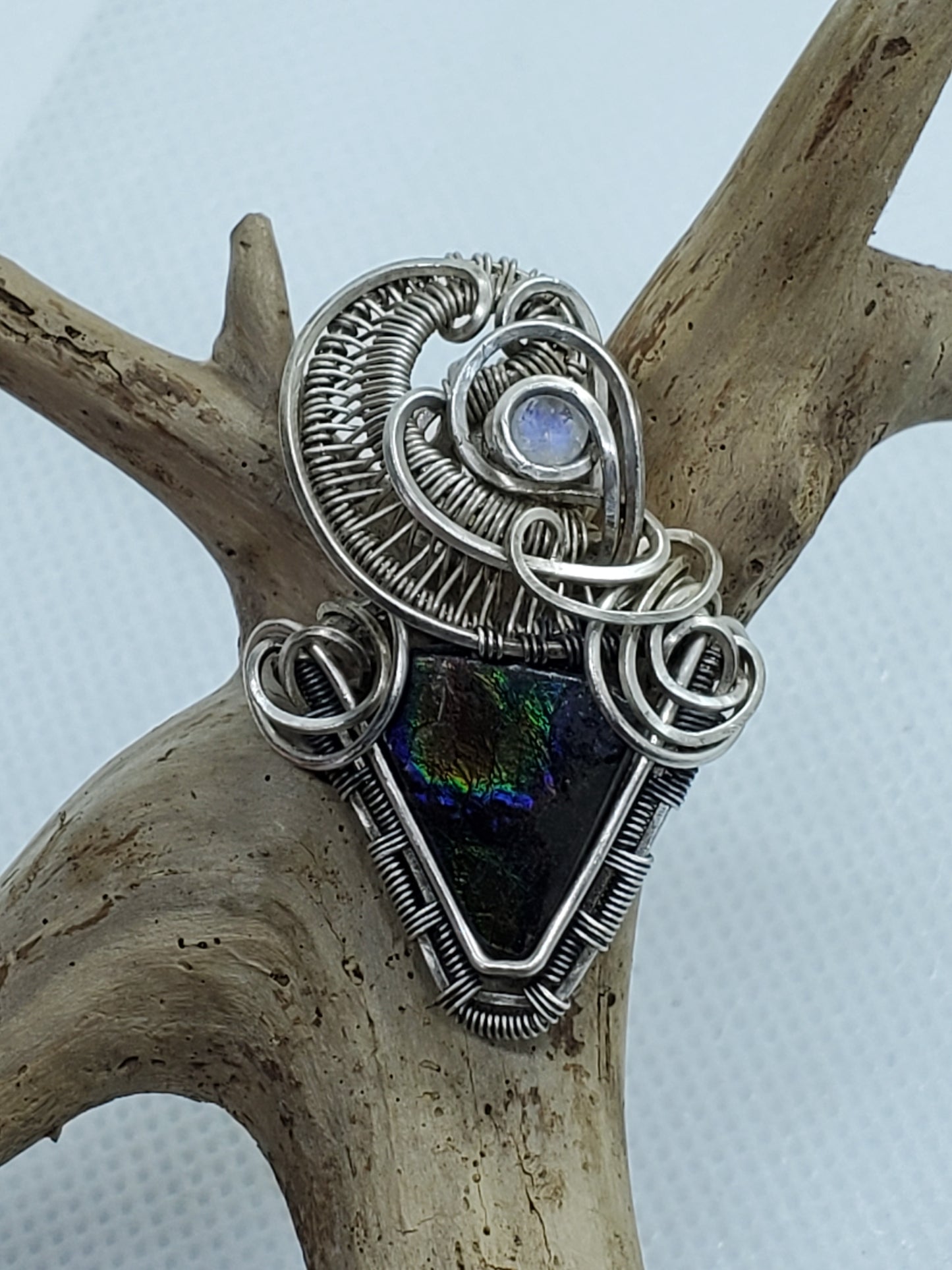Ammolite pendant