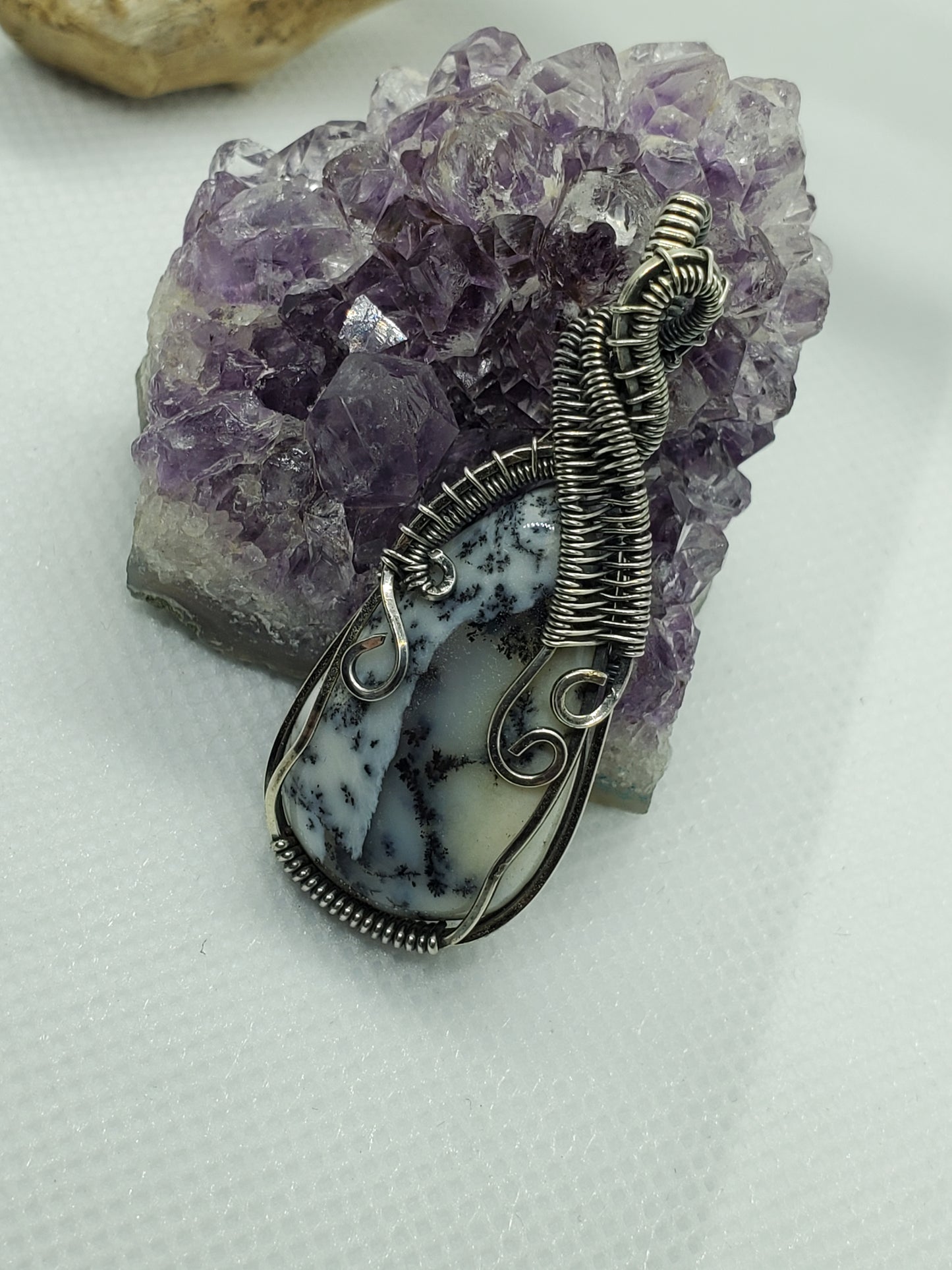 Dendrite opal