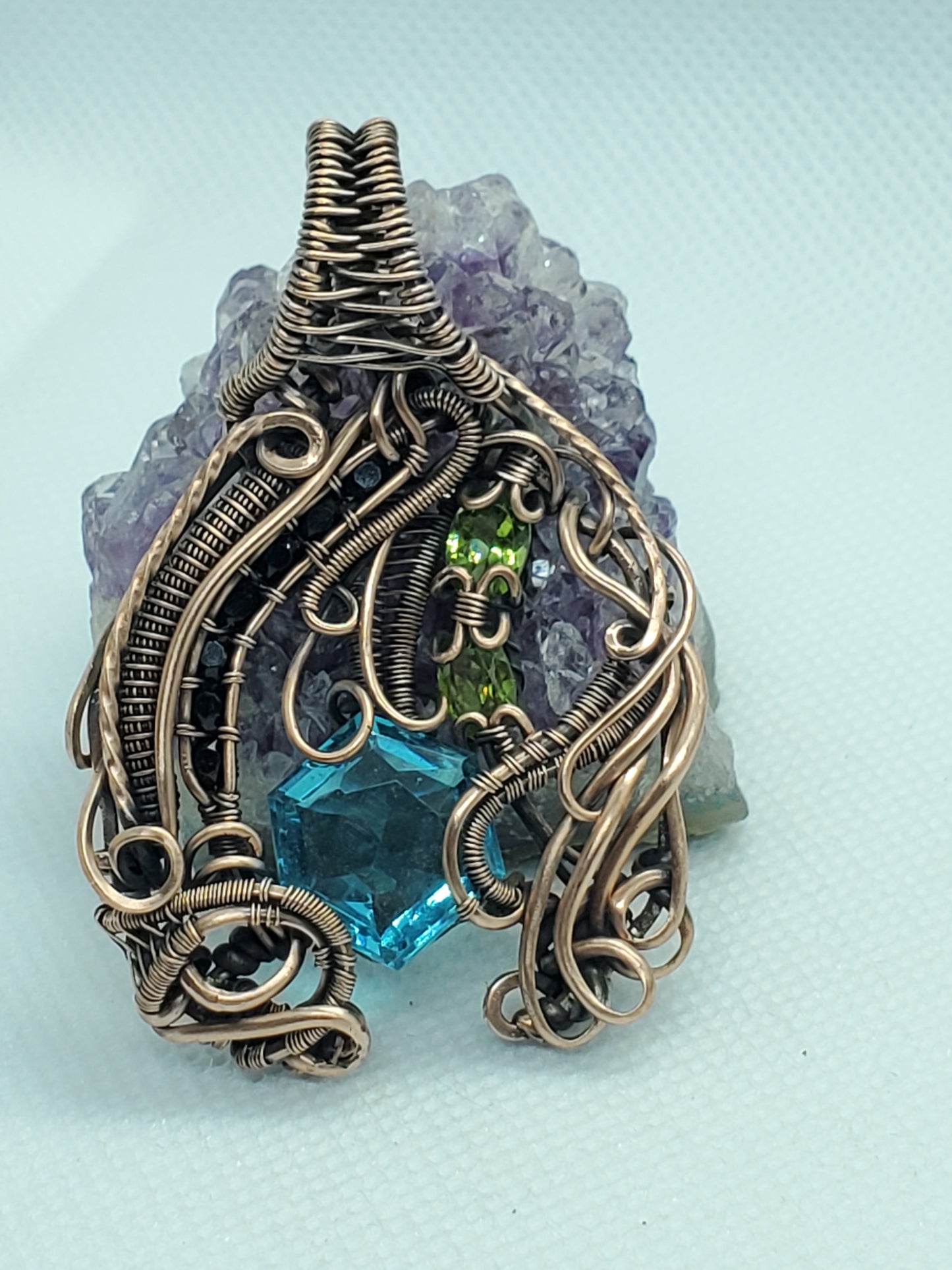LC topaz, Preidot & black glass