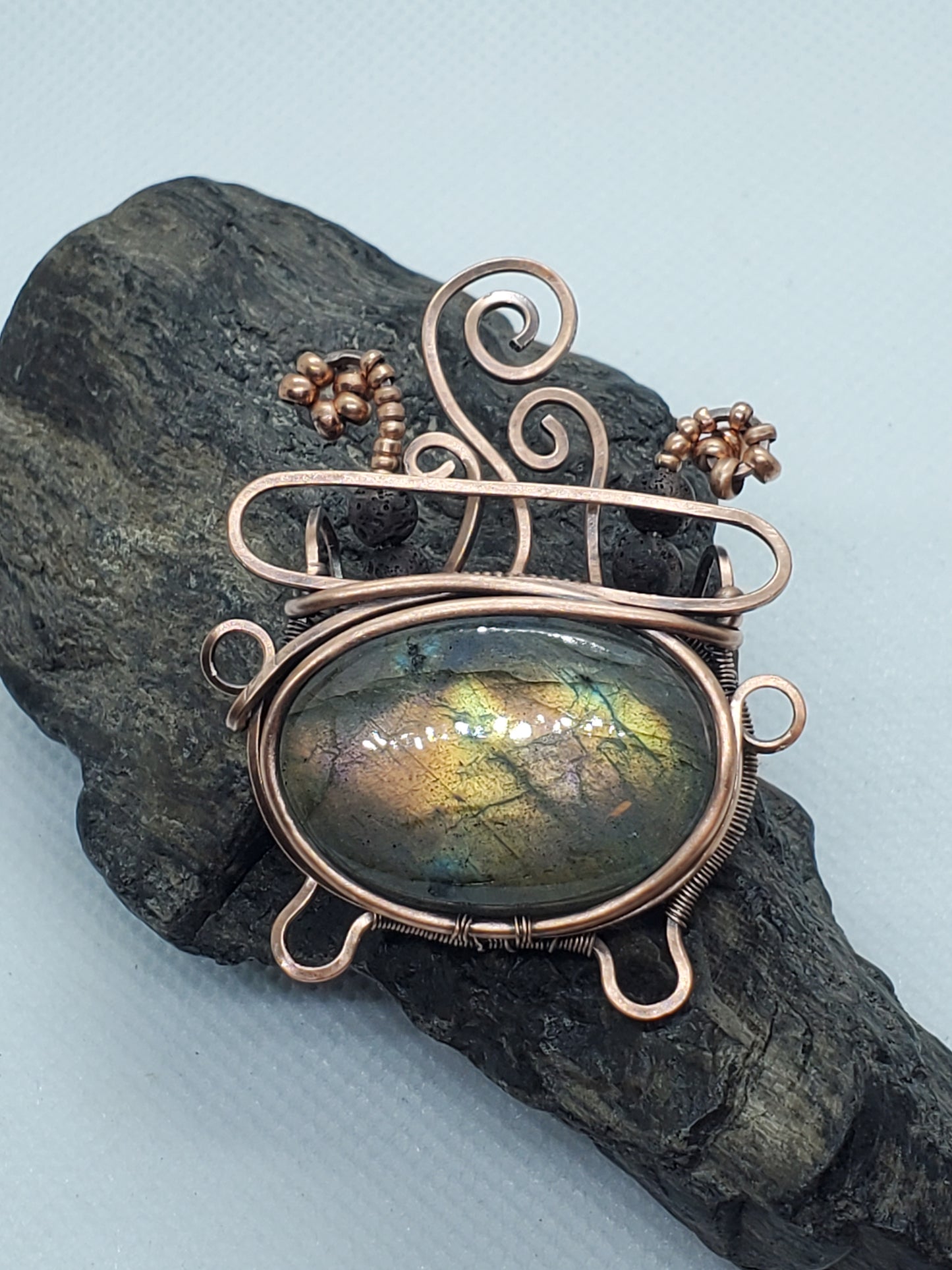 Spectrolite cauldron