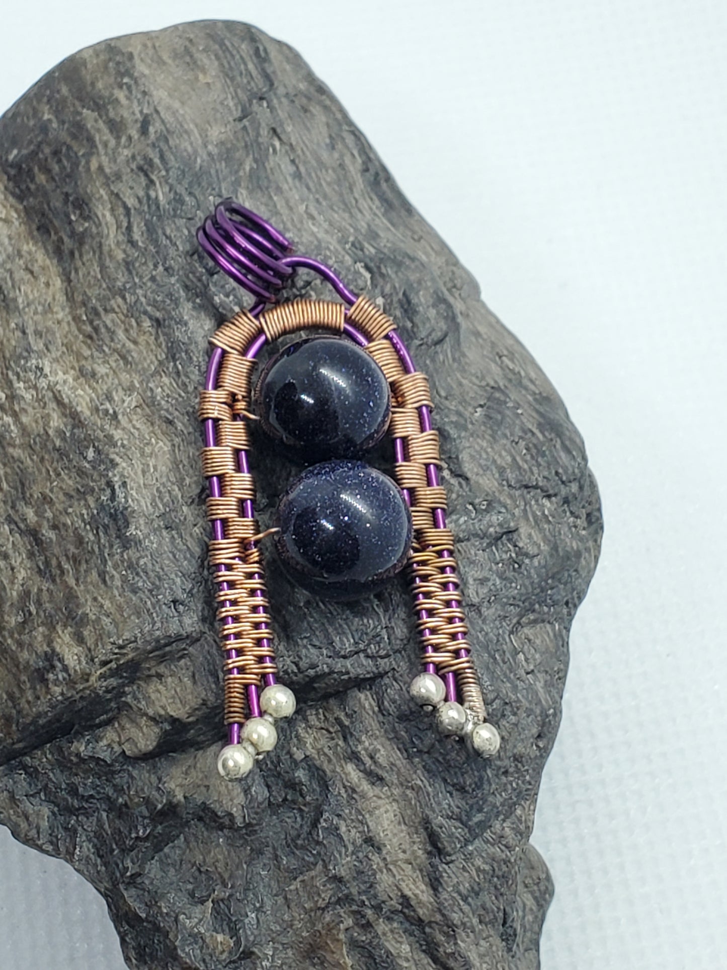 Blue sandstone/purple wire