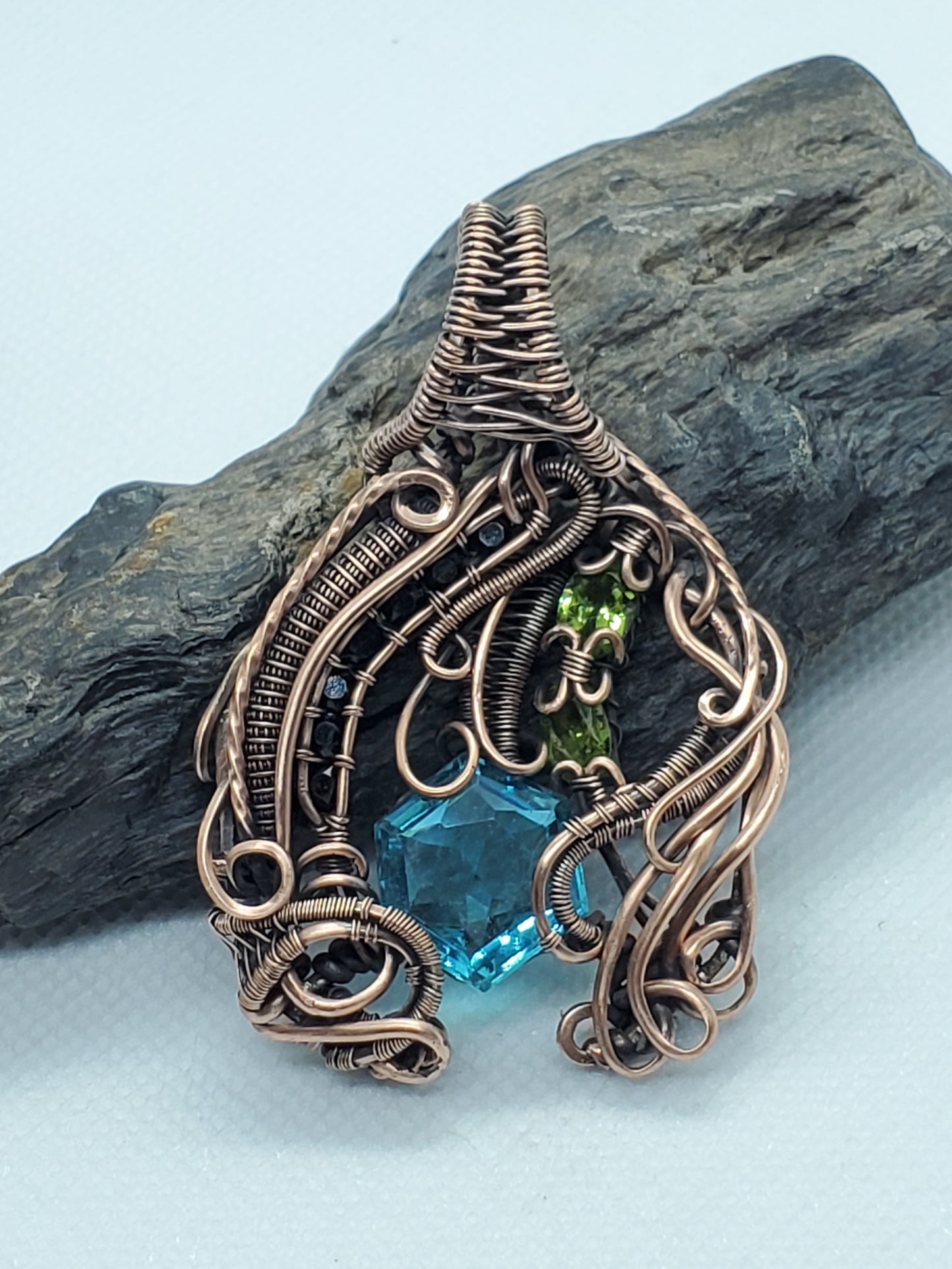 LC topaz, Preidot & black glass