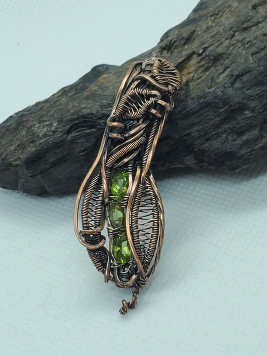 Peridot pea pod